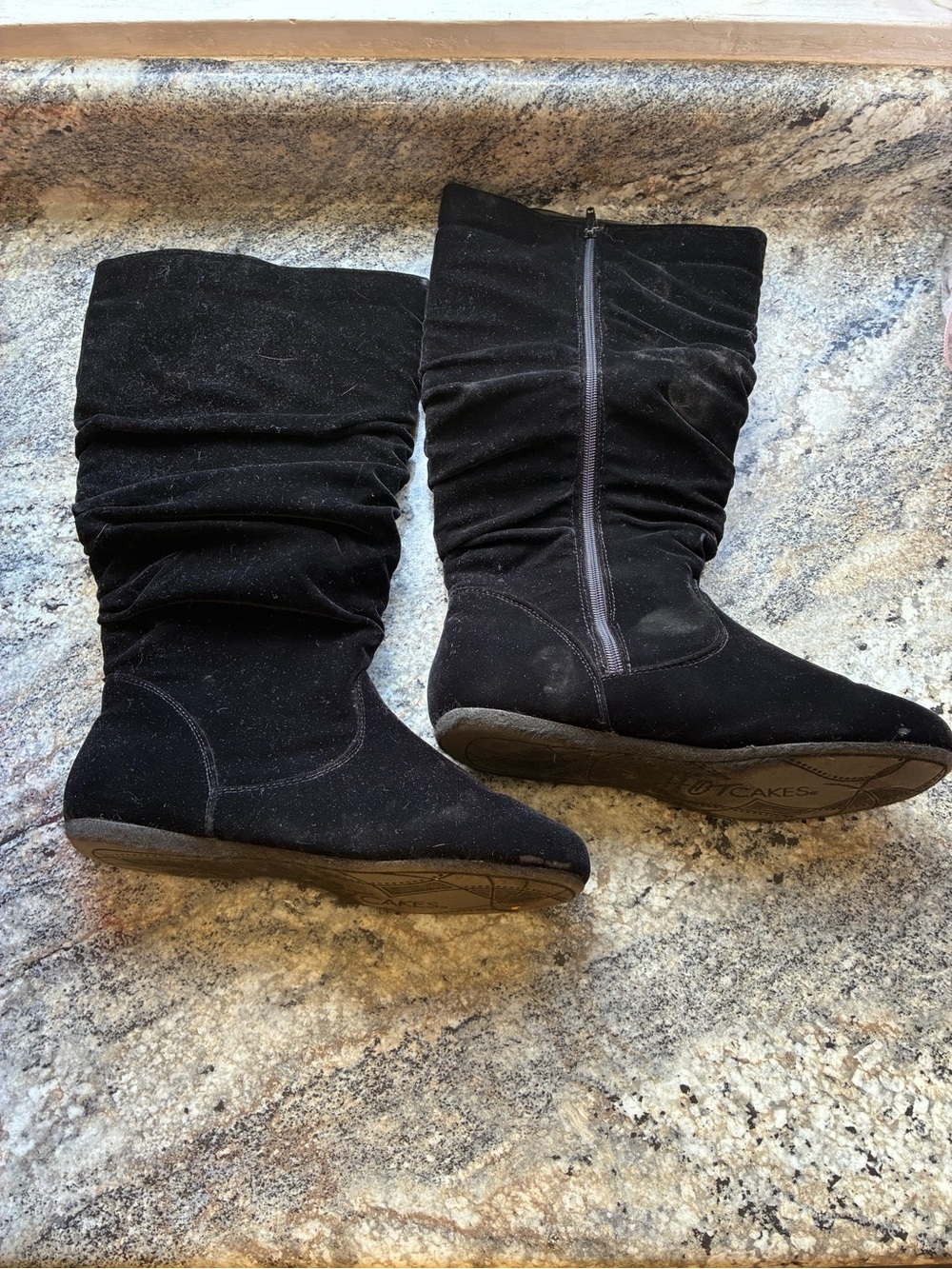 Hot Cakes Black Mid-Calf Ruched Zip Boots